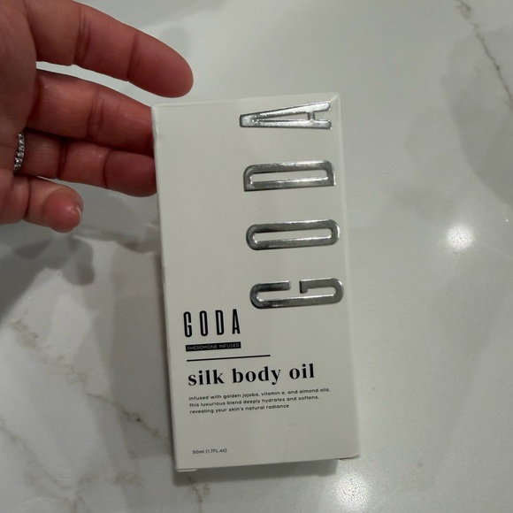 Goda Silk Body Oil NEW! - Picture 3 of 4